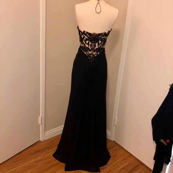 Beautiful black lace prom dress. - Picture 3 of 8